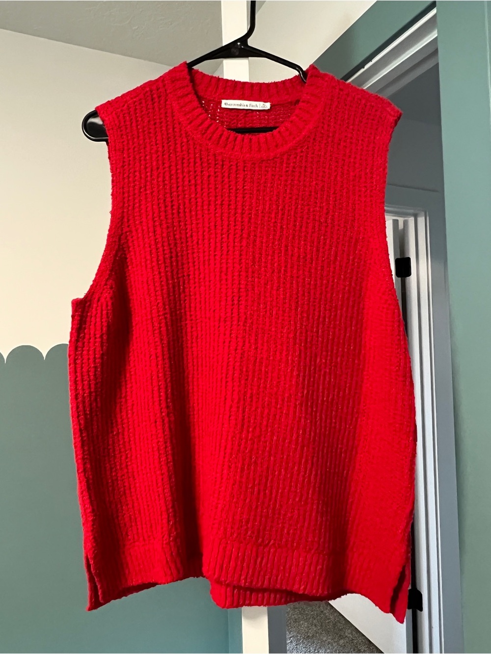 Abercrombie & Fitch Red Sleeveless Crewneck Sweater Vest